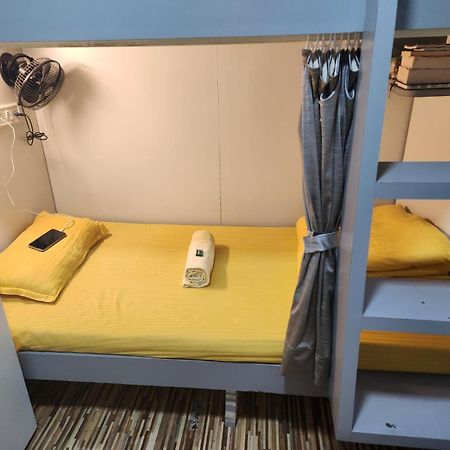 Sinhassan Dormitory Hostel Juhu Мумбаи Экстерьер фото