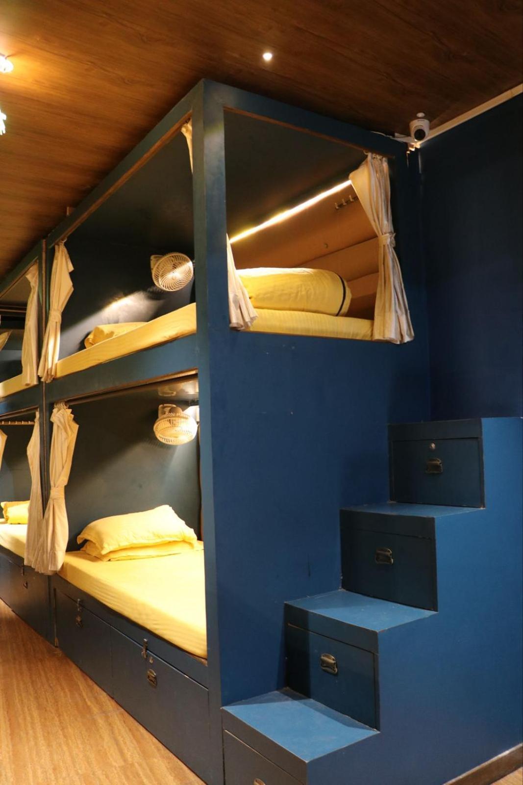 Sinhassan Dormitory Hostel Juhu Мумбаи Экстерьер фото