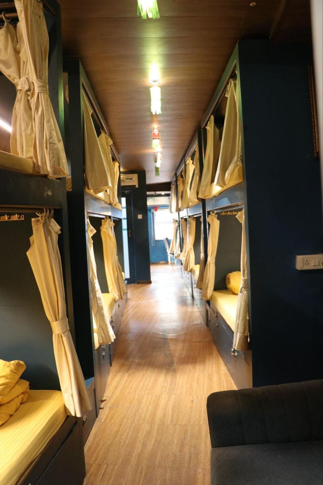 Sinhassan Dormitory Hostel Juhu Мумбаи Экстерьер фото