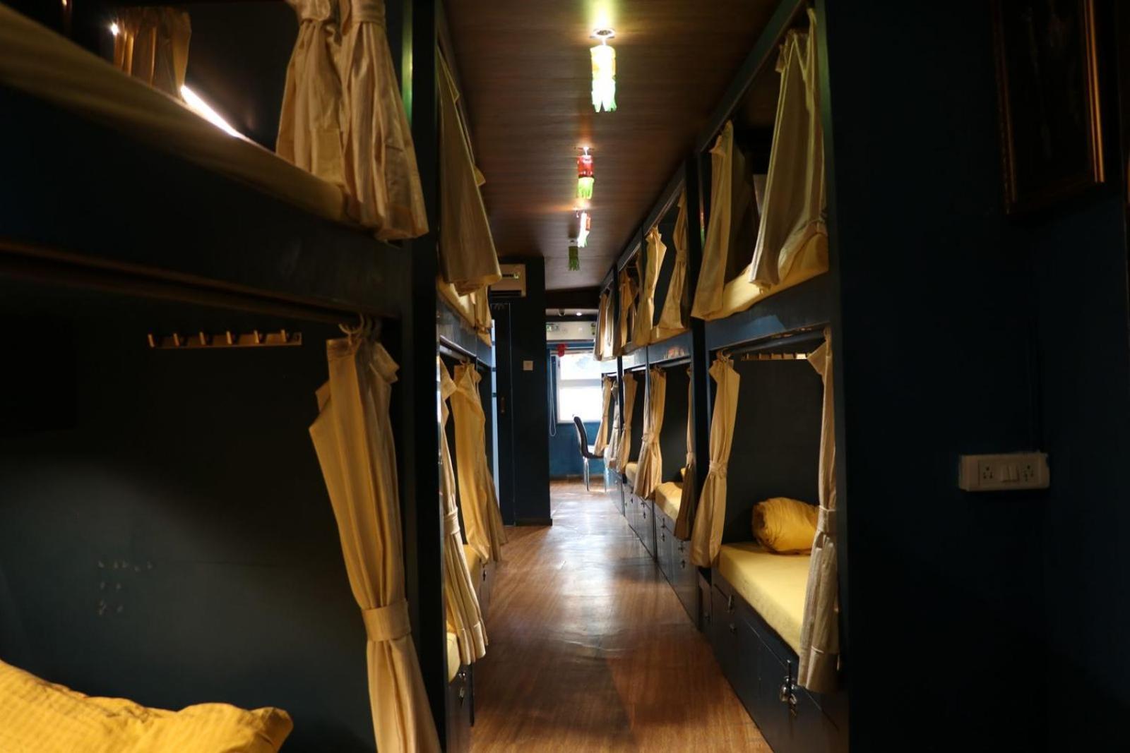Sinhassan Dormitory Hostel Juhu Мумбаи Экстерьер фото