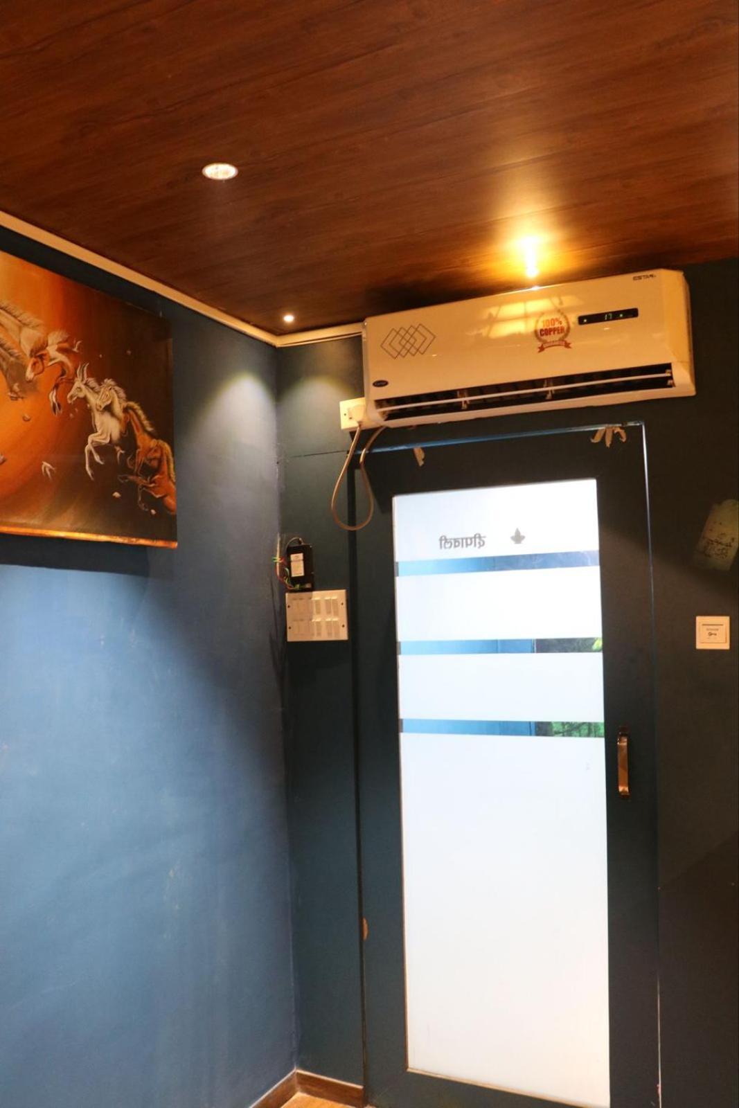 Sinhassan Dormitory Hostel Juhu Мумбаи Экстерьер фото
