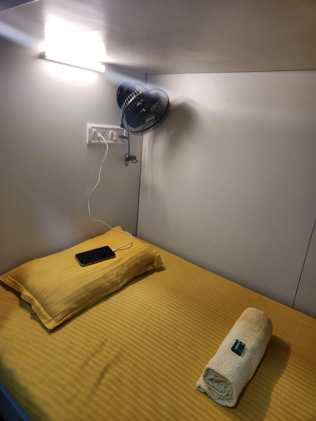 Sinhassan Dormitory Hostel Juhu Мумбаи Экстерьер фото