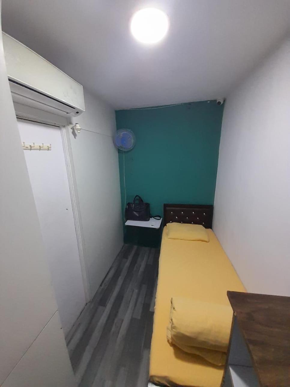 Sinhassan Dormitory Hostel Juhu Мумбаи Экстерьер фото