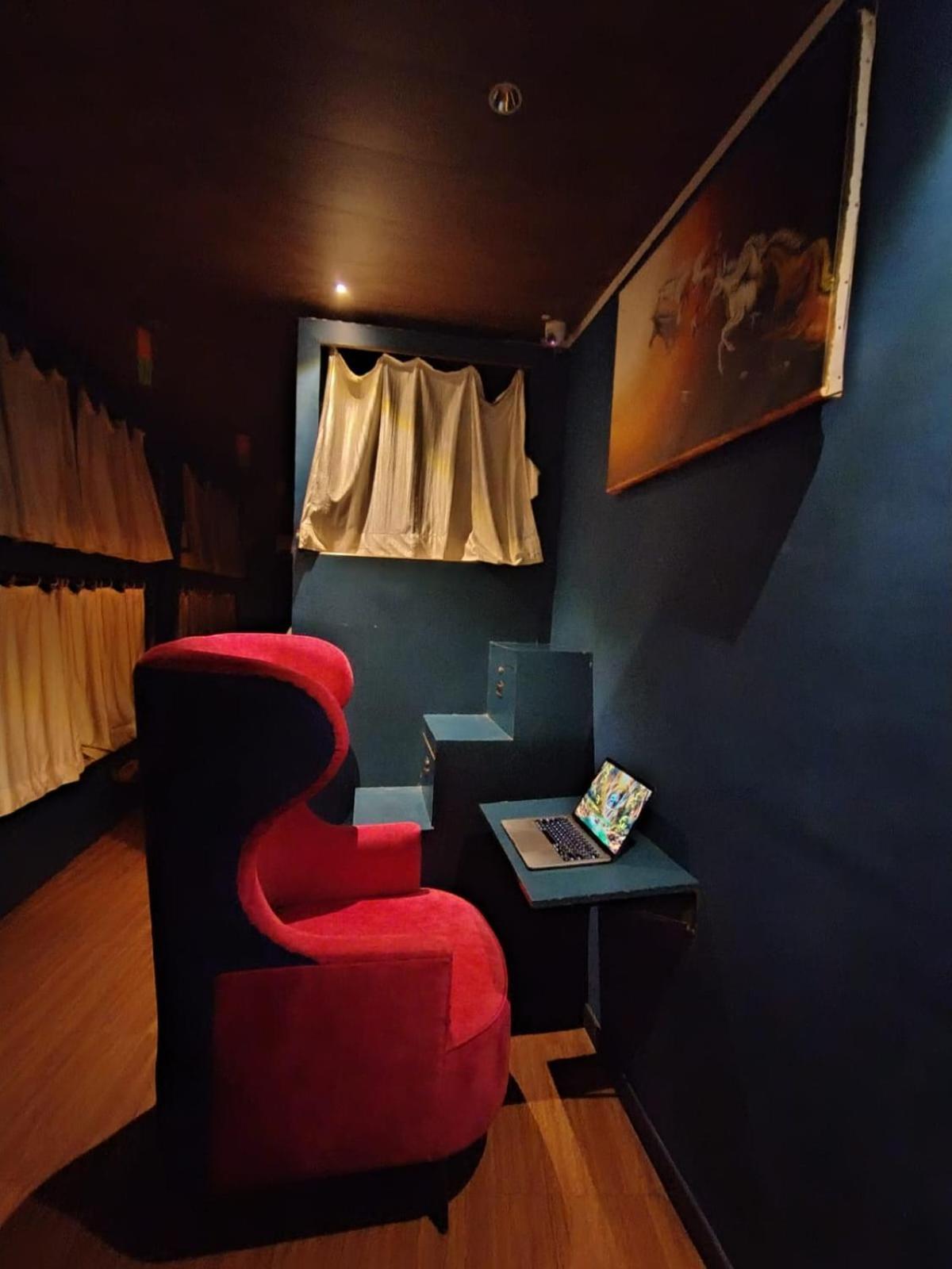 Sinhassan Dormitory Hostel Juhu Мумбаи Экстерьер фото