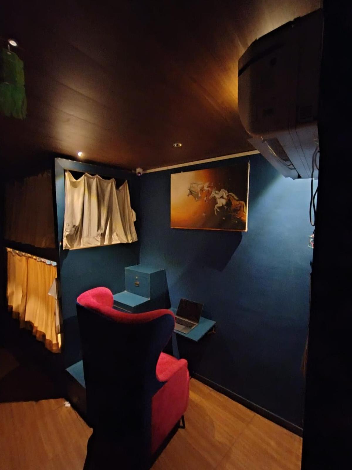 Sinhassan Dormitory Hostel Juhu Мумбаи Экстерьер фото