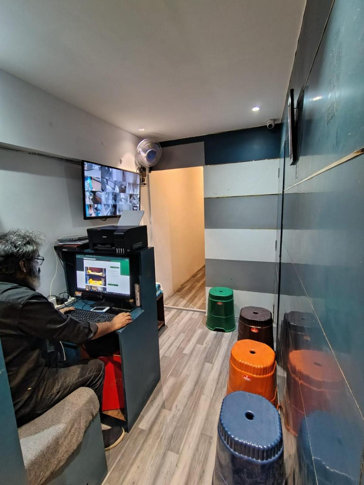 Sinhassan Dormitory Hostel Juhu Мумбаи Экстерьер фото