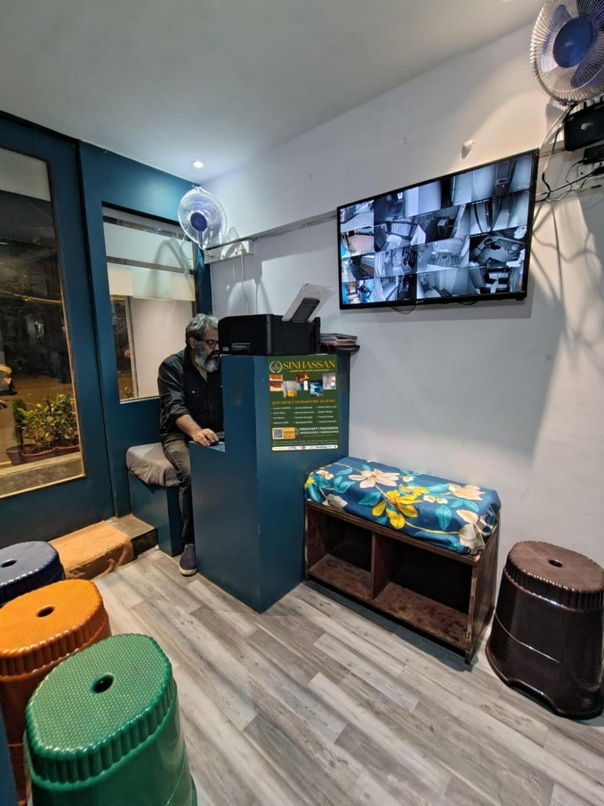 Sinhassan Dormitory Hostel Juhu Мумбаи Экстерьер фото